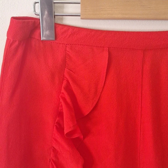 H & M ruffled front side  zip crepe shorts SZ 10 - Picture 3 of 6